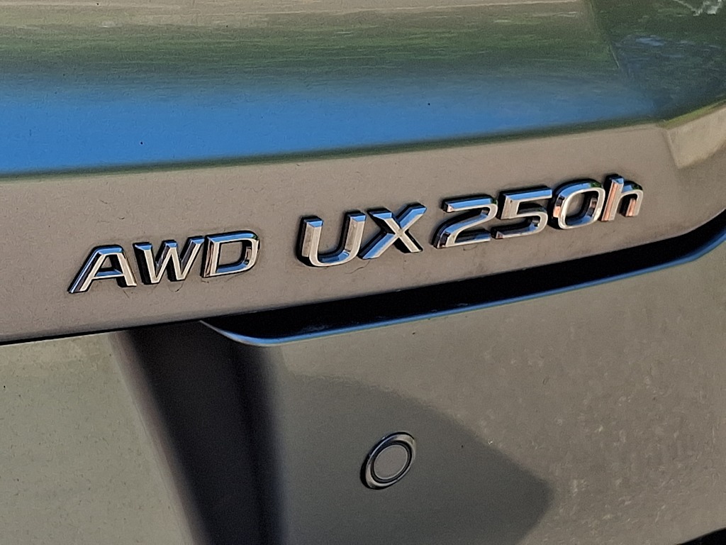 Thumbnail: 2023 Lexus UX - 6