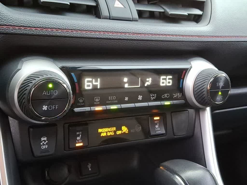 Thumbnail: 2021 Toyota RAV4 - 17