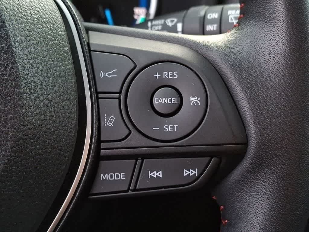 Thumbnail: 2021 Toyota RAV4 - 21