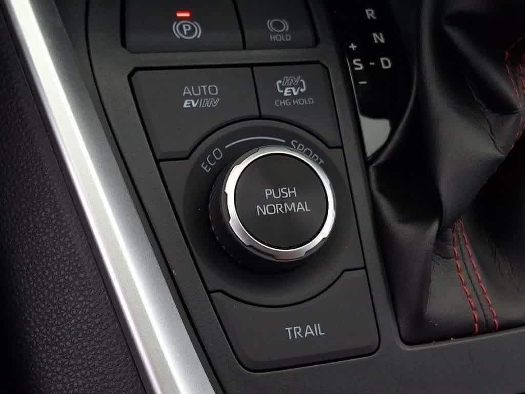 Thumbnail: 2021 Toyota RAV4 - 23