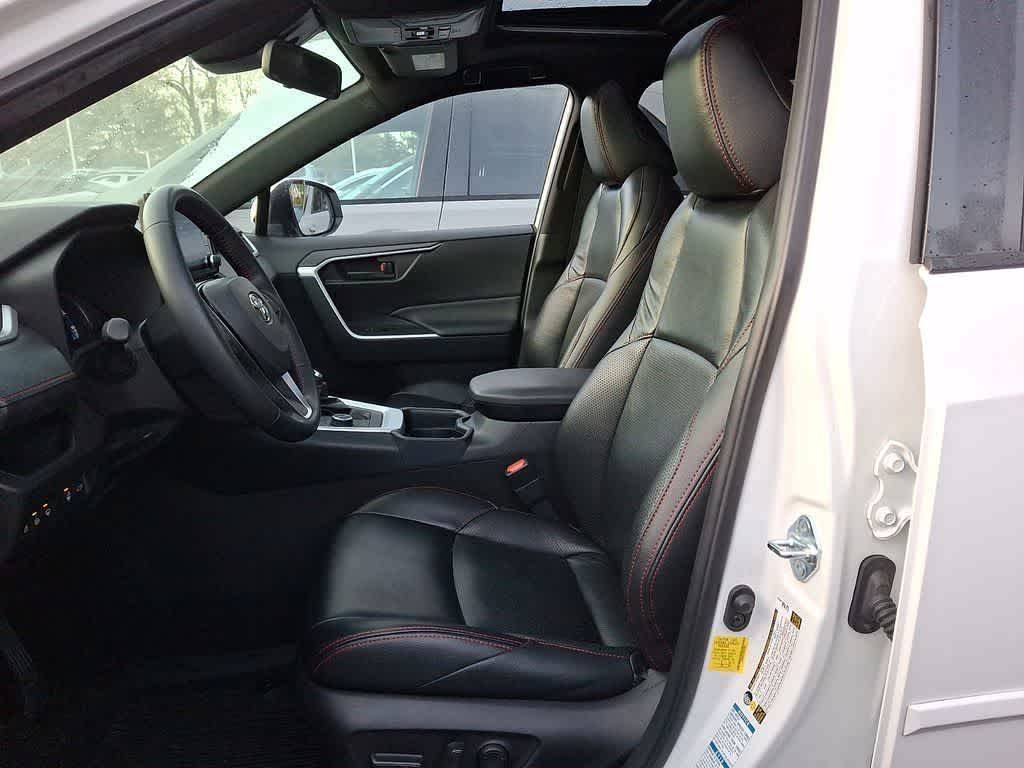 Thumbnail: 2021 Toyota RAV4 - 6