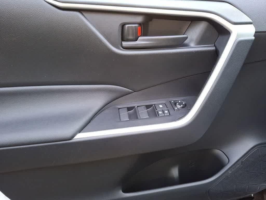 Thumbnail: 2021 Toyota RAV4 - 14