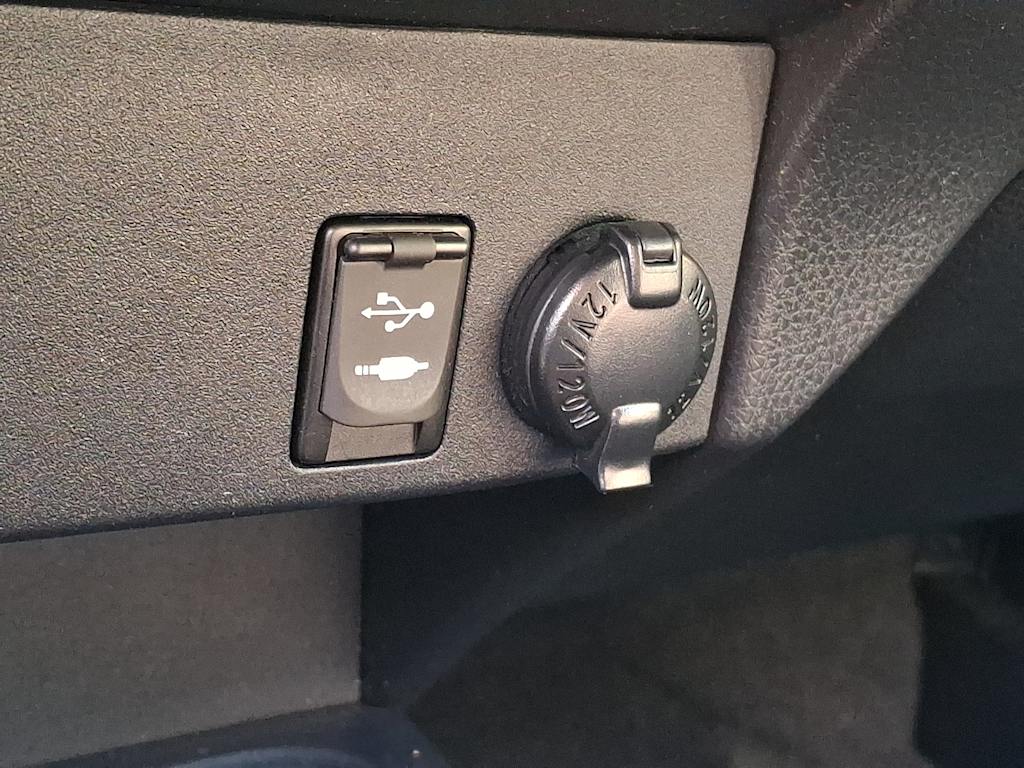Thumbnail: 2016 Toyota RAV4 - 28
