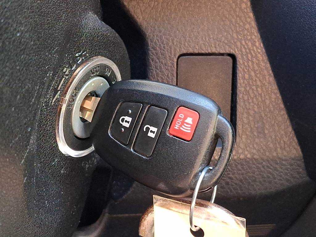Thumbnail: 2016 Toyota RAV4 - 13