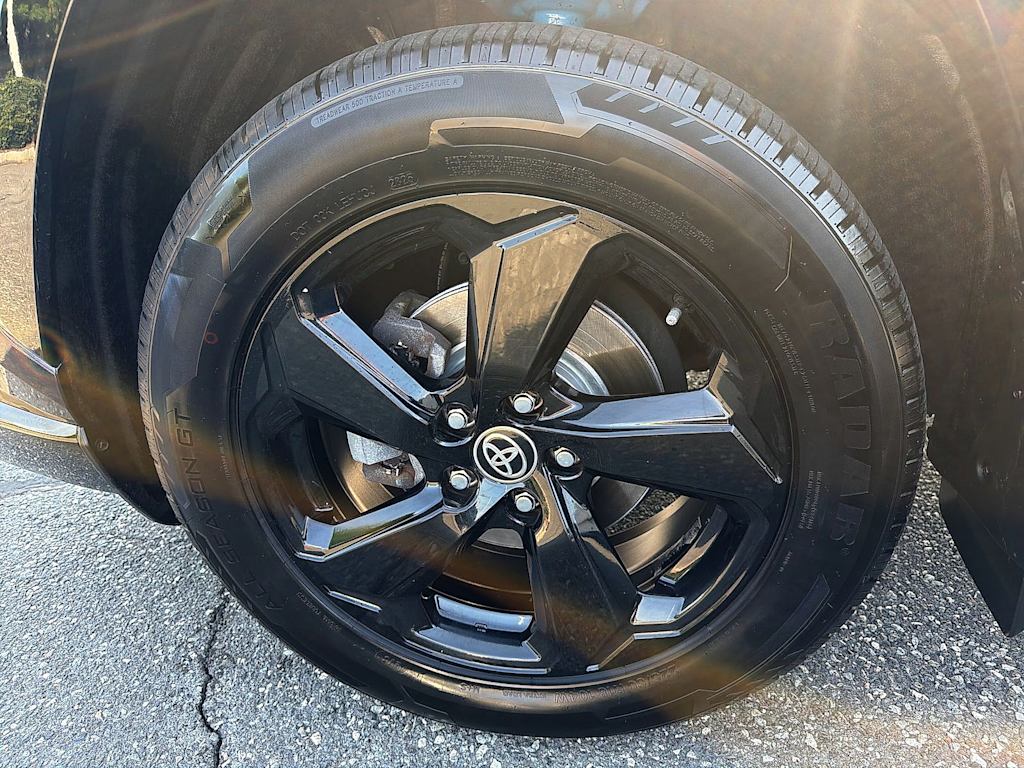 Thumbnail: 2020 Toyota RAV4 - 8