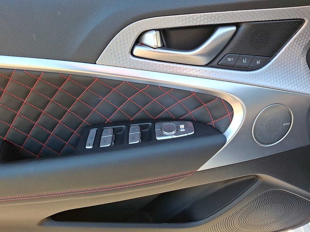 Thumbnail: 2023 Genesis G70 - 16