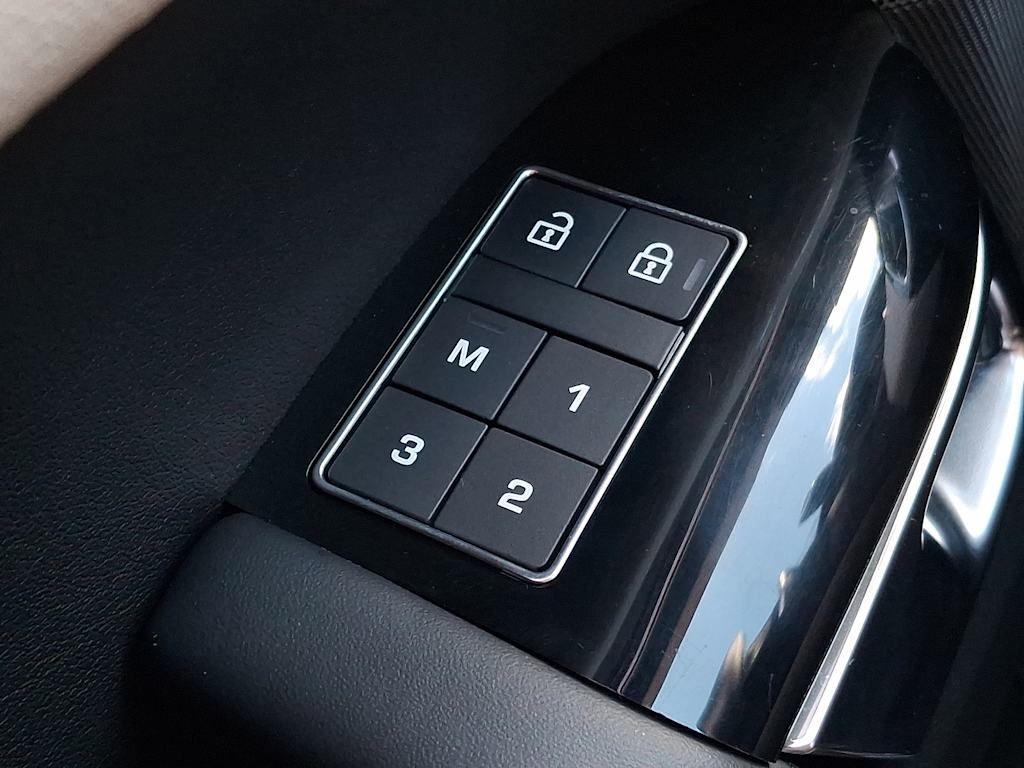 Thumbnail: 2021 Land Rover Range Rover Sport - 26
