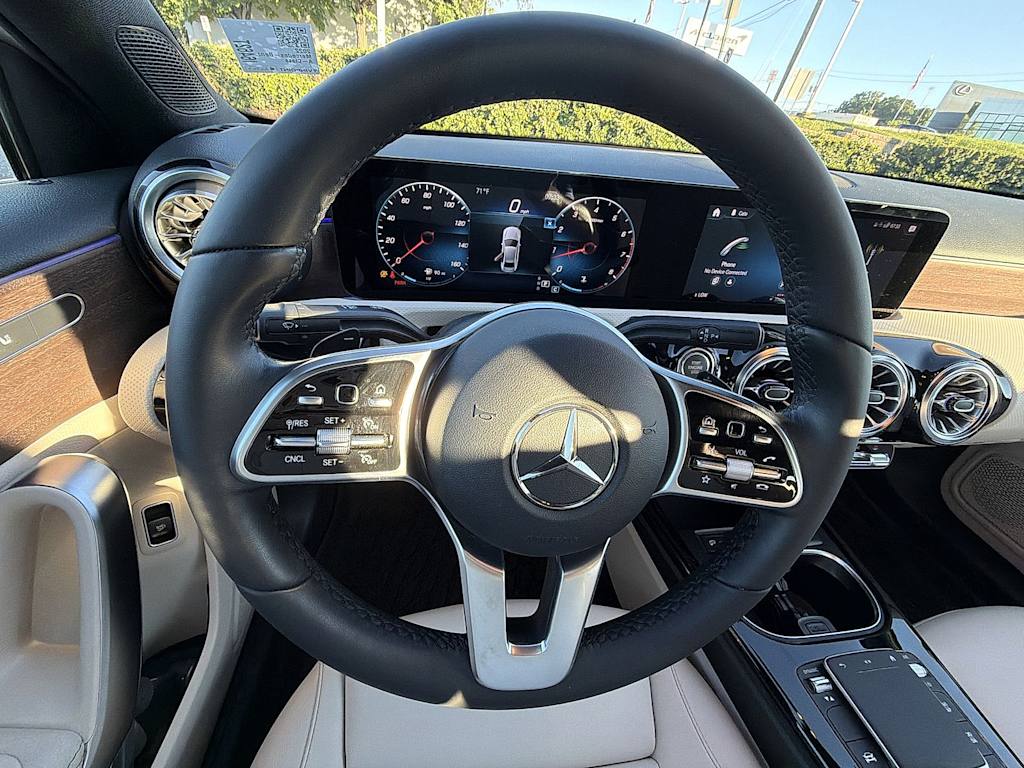 Thumbnail: 2022 Mercedes-Benz A-Class - 10