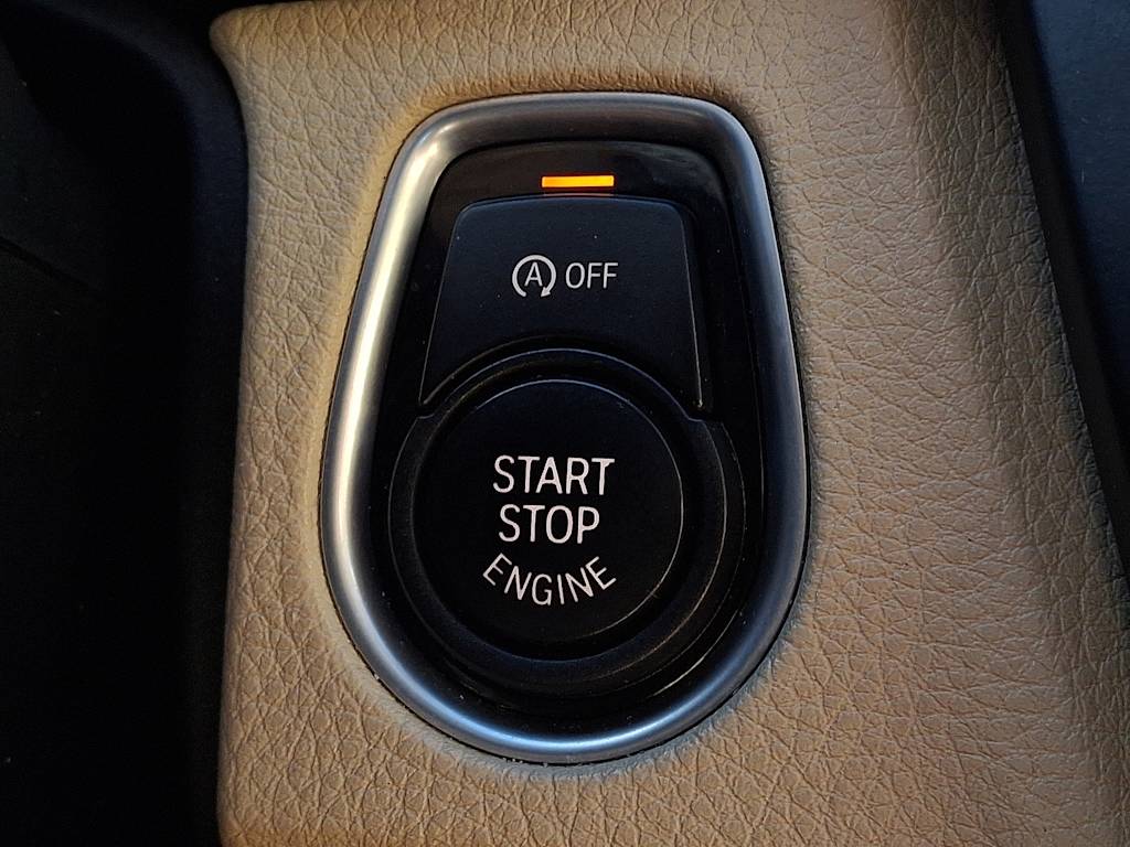 Thumbnail: 2015 BMW 3 Series - 21