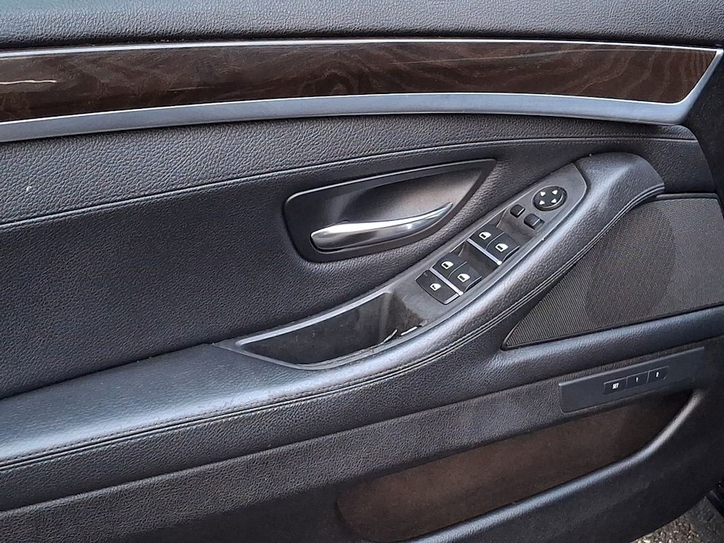 Thumbnail: 2015 BMW 5 Series - 16