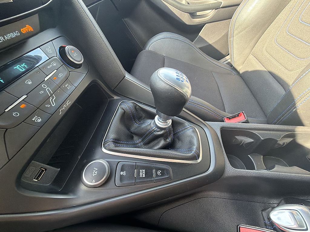 Thumbnail: 2016 Ford Focus - 15