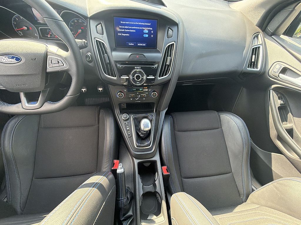 Thumbnail: 2016 Ford Focus - 14