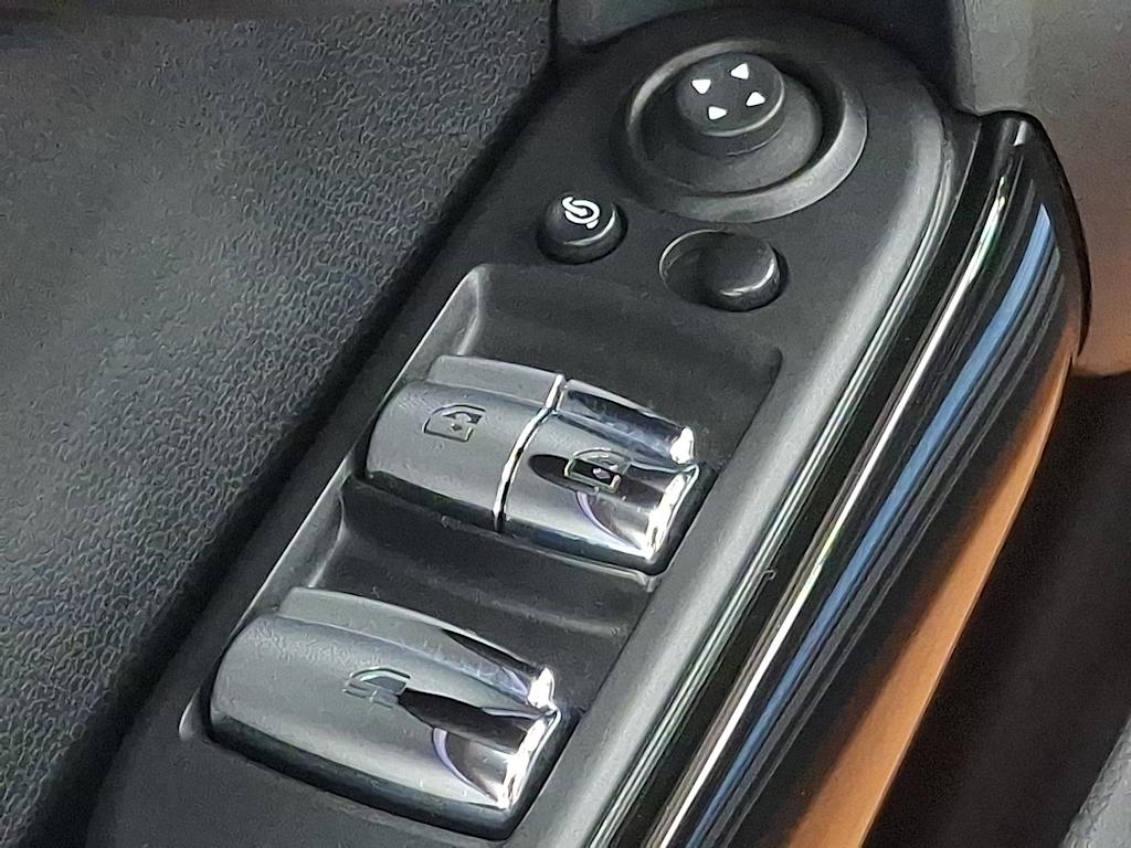 Thumbnail: 2023 MINI Cooper - 26