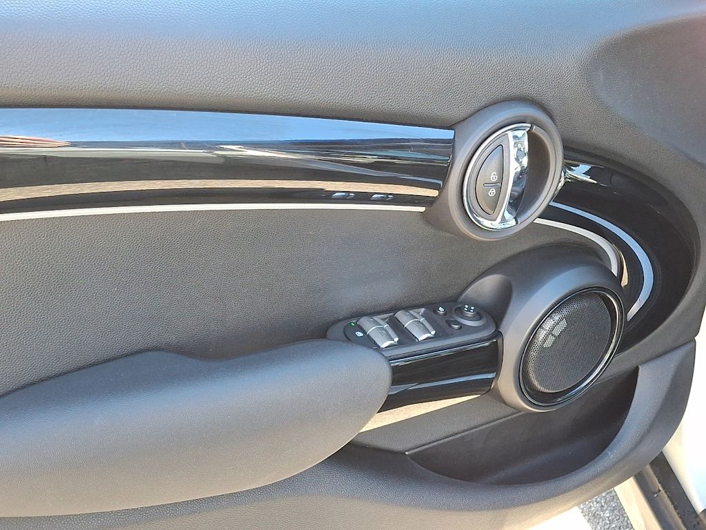 Thumbnail: 2023 MINI Cooper - 17