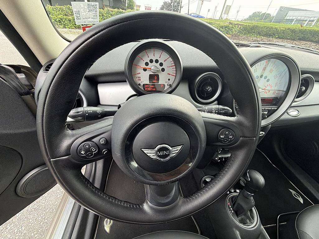 Thumbnail: 2011 MINI Cooper - 10