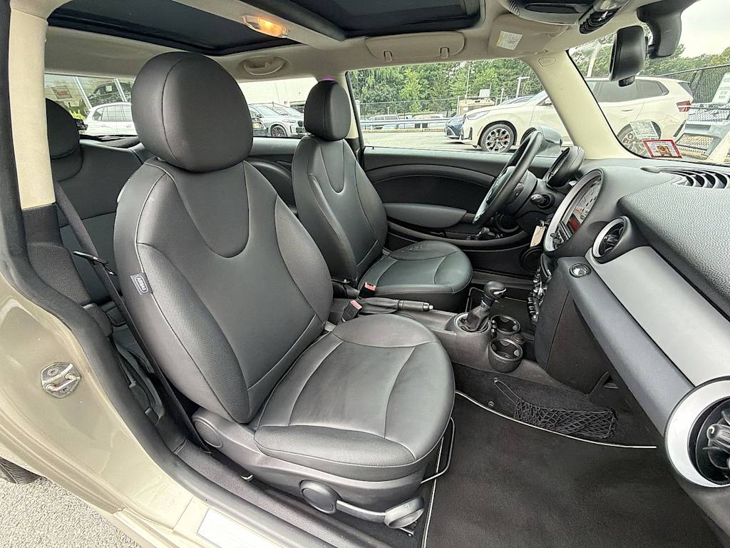 Thumbnail: 2011 MINI Cooper - 29