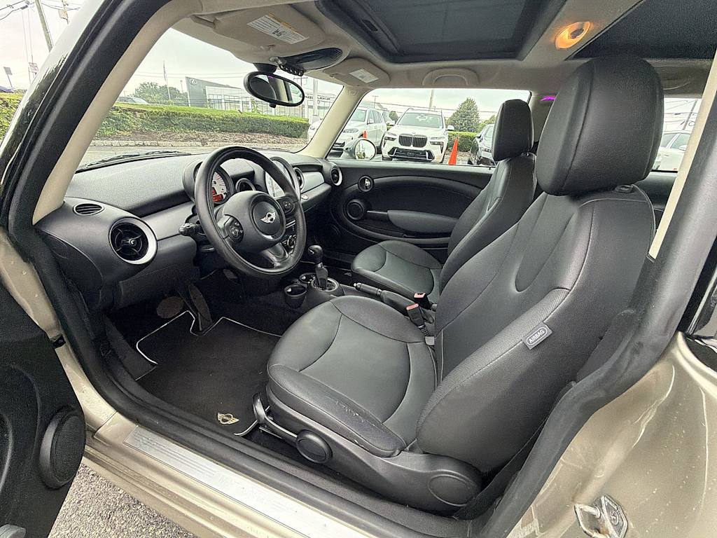 Thumbnail: 2011 MINI Cooper - 11