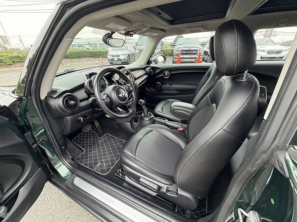 Thumbnail: 2015 MINI Cooper - 11