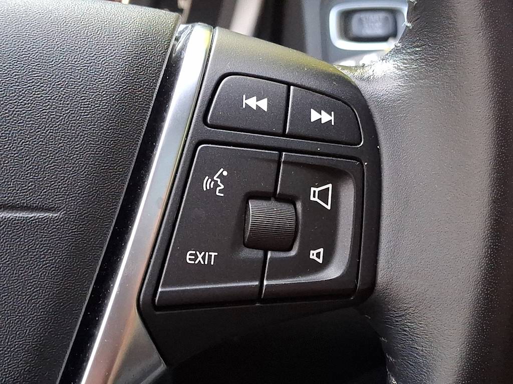 Thumbnail: 2017 Volvo XC60 - 23
