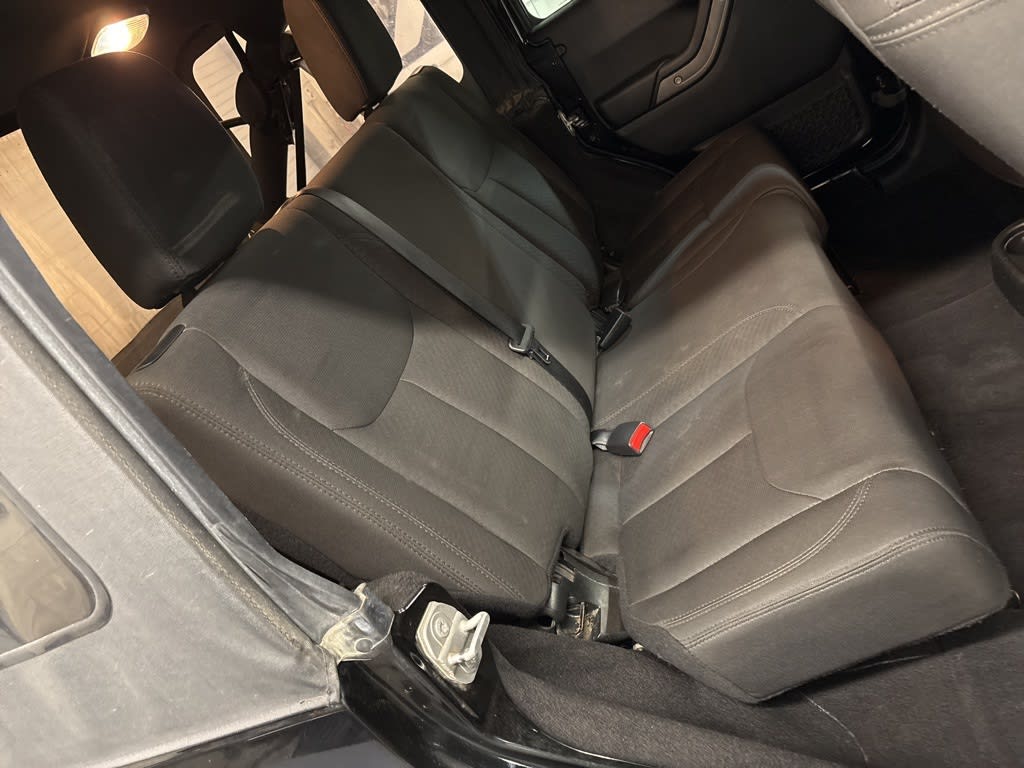 2018 Jeep Wrangler Unlimited Sport 33
