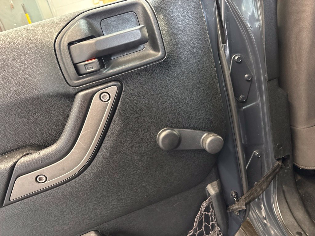 Thumbnail: 2018 Jeep Wrangler - 28