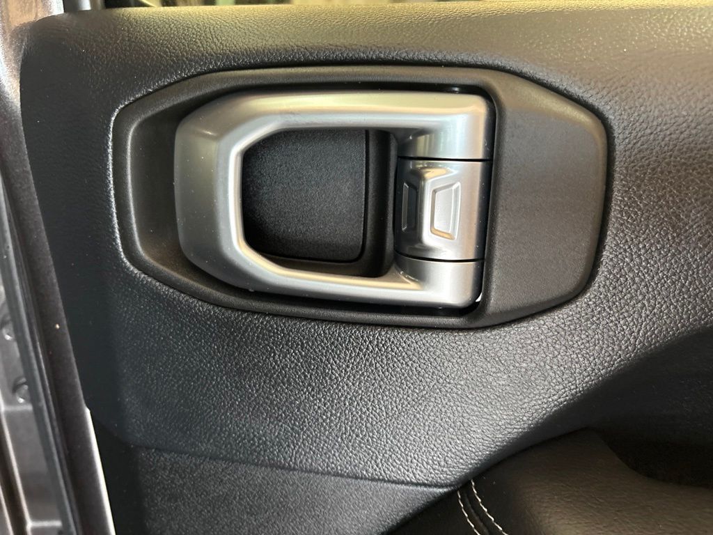 Thumbnail: 2018 Jeep Wrangler - 29