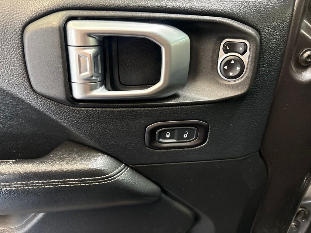 Thumbnail: 2018 Jeep Wrangler - 21
