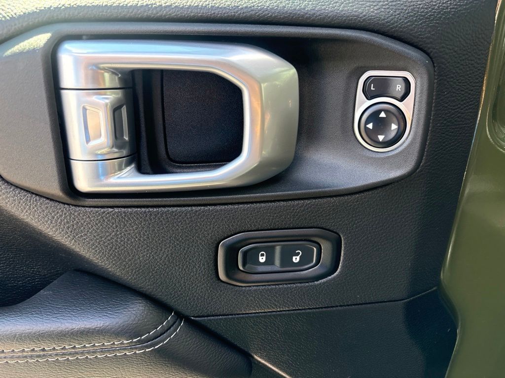 Thumbnail: 2021 Jeep Wrangler - 23