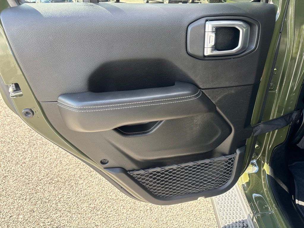 Thumbnail: 2021 Jeep Wrangler - 29