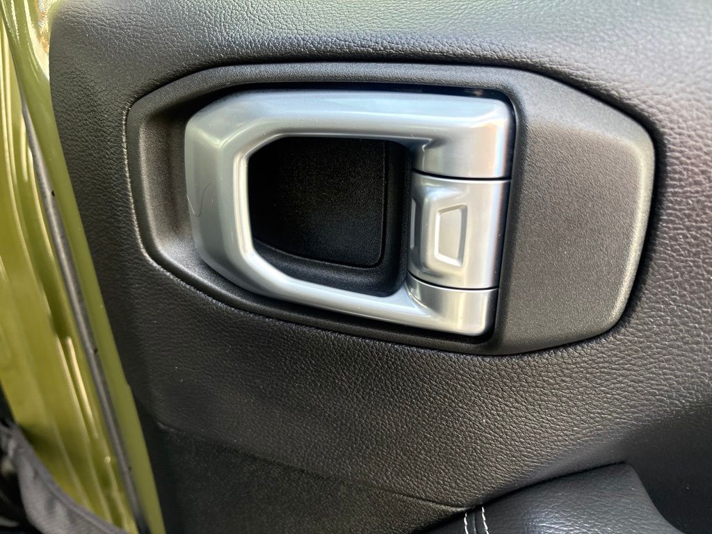 Thumbnail: 2021 Jeep Wrangler - 35