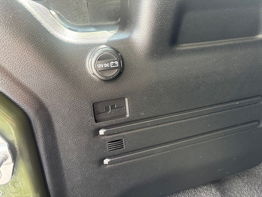 Thumbnail: 2021 Jeep Wrangler - 33