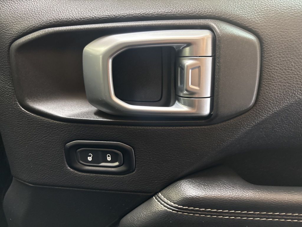 Thumbnail: 2020 Jeep Wrangler - 41