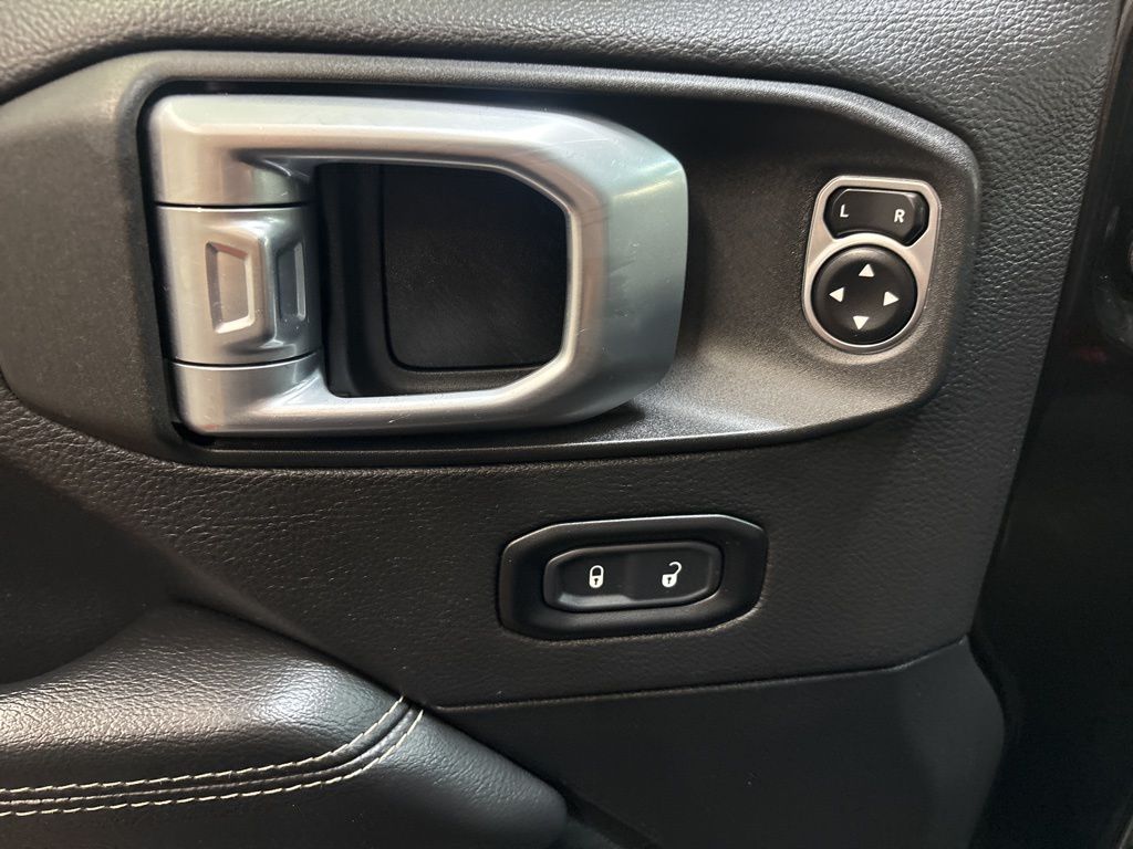 Thumbnail: 2020 Jeep Wrangler - 23