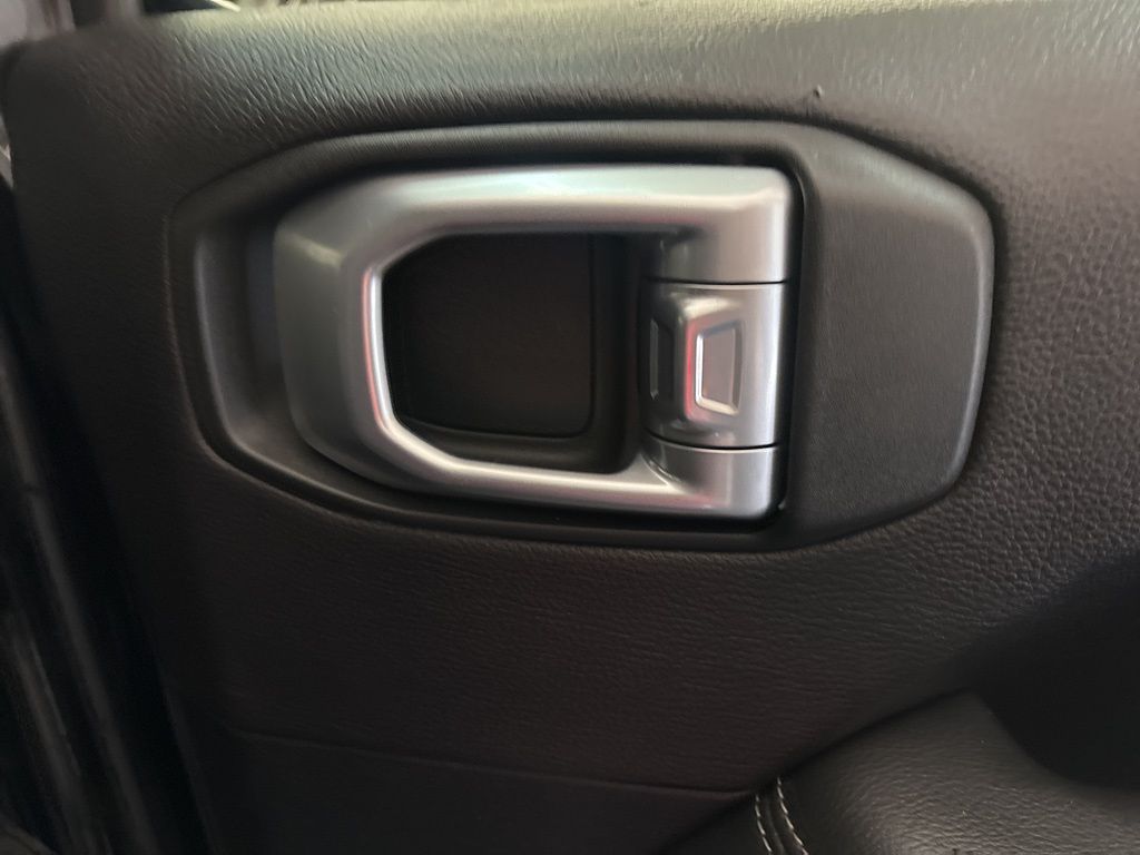 Thumbnail: 2020 Jeep Wrangler - 36