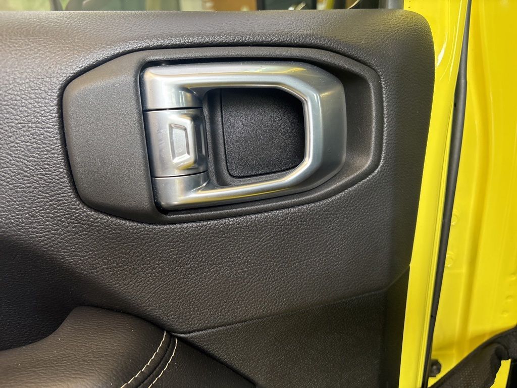 Thumbnail: 2023 Jeep Wrangler - 32