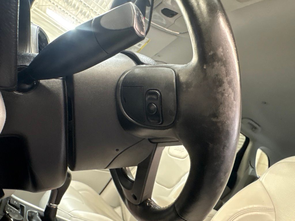 Thumbnail: 2019 Jeep Cherokee - 23