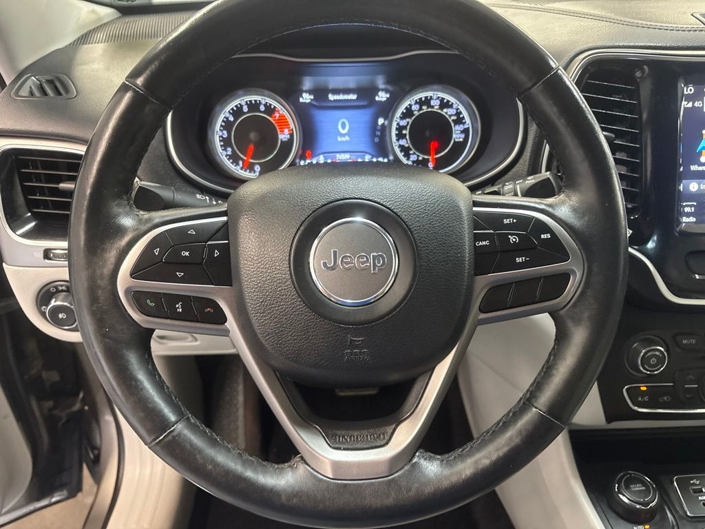 Thumbnail: 2019 Jeep Cherokee - 8