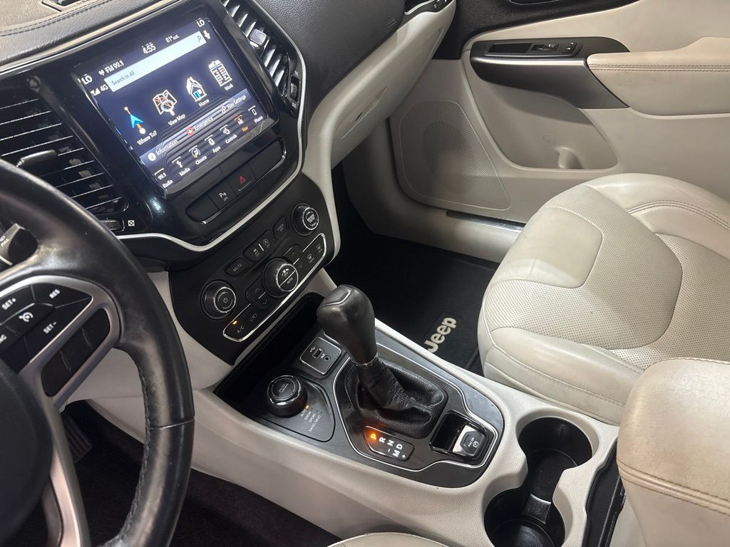 Thumbnail: 2019 Jeep Cherokee - 14