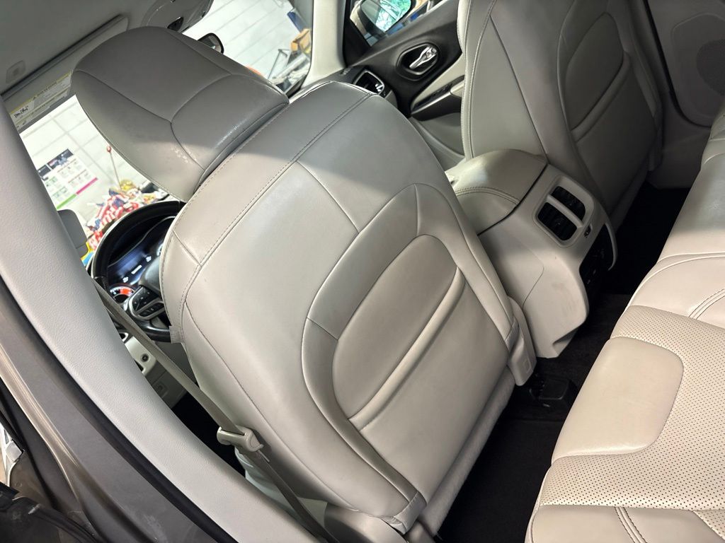 Thumbnail: 2019 Jeep Cherokee - 10