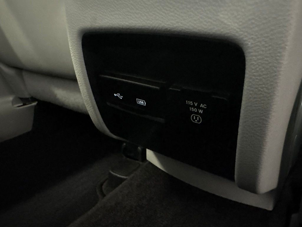 Thumbnail: 2019 Jeep Cherokee - 35