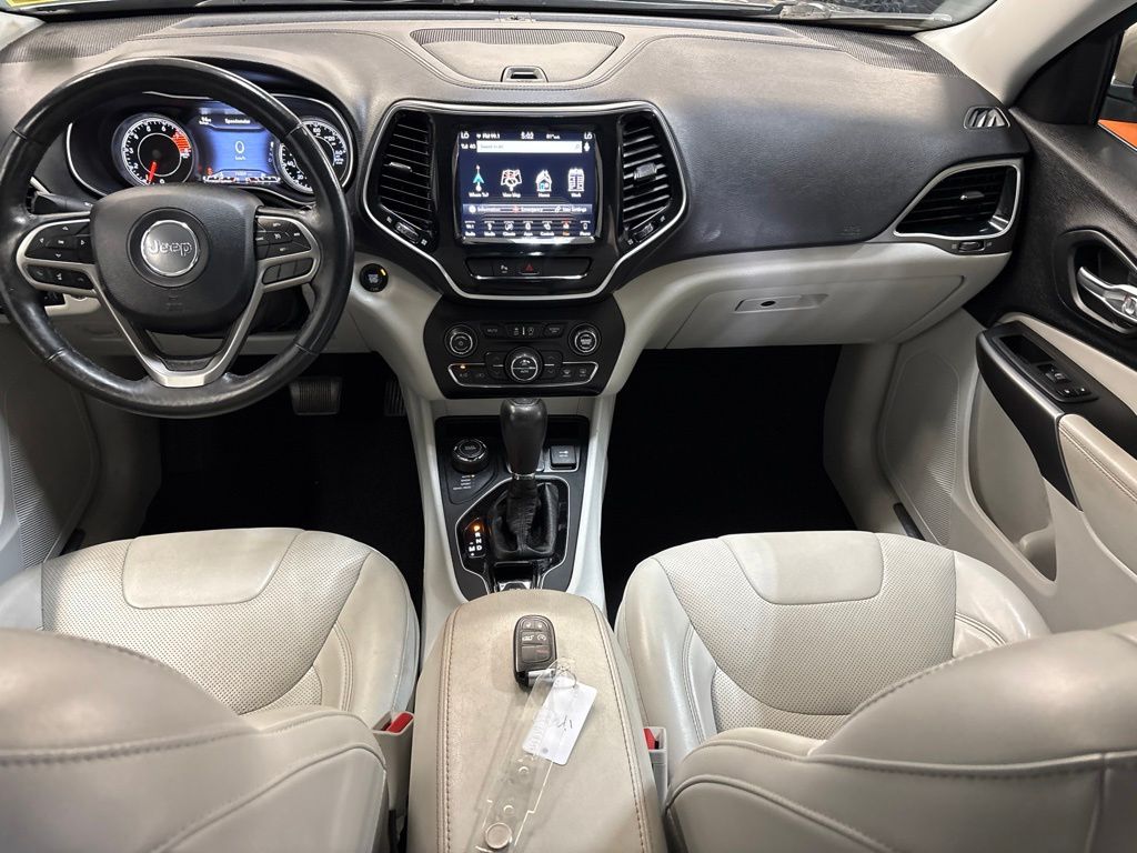 Thumbnail: 2019 Jeep Cherokee - 12