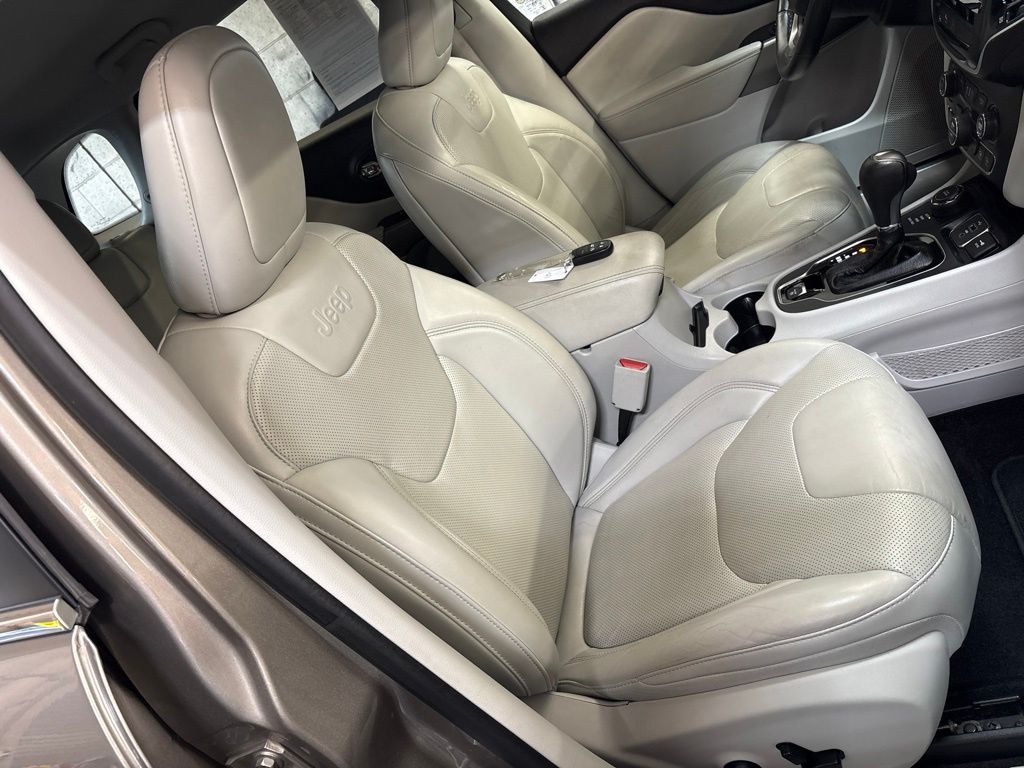Thumbnail: 2019 Jeep Cherokee - 38