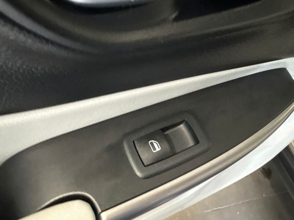 Thumbnail: 2019 Jeep Cherokee - 29