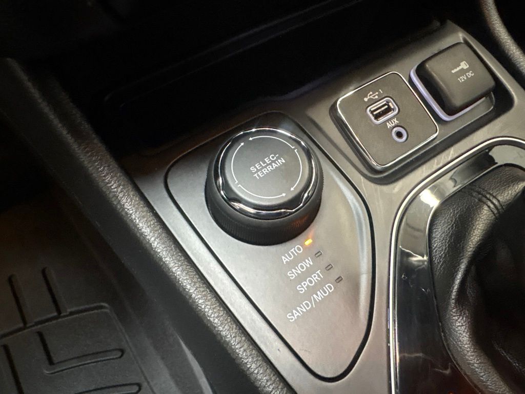 Thumbnail: 2019 Jeep Cherokee - 33