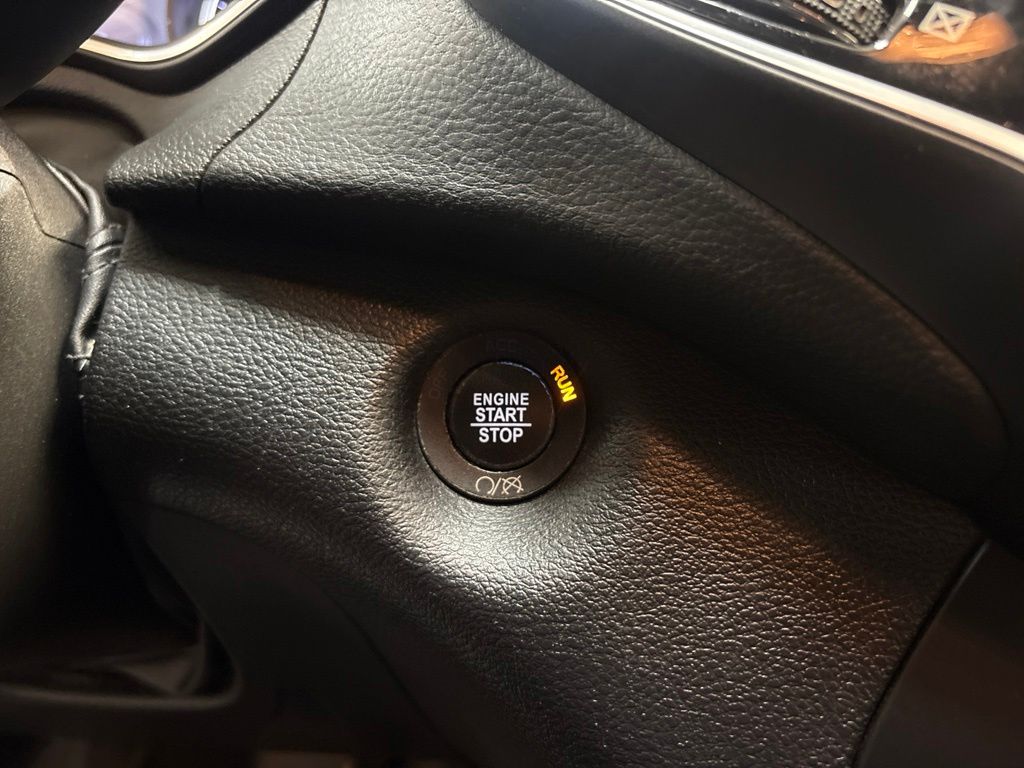 Thumbnail: 2019 Jeep Cherokee - 27
