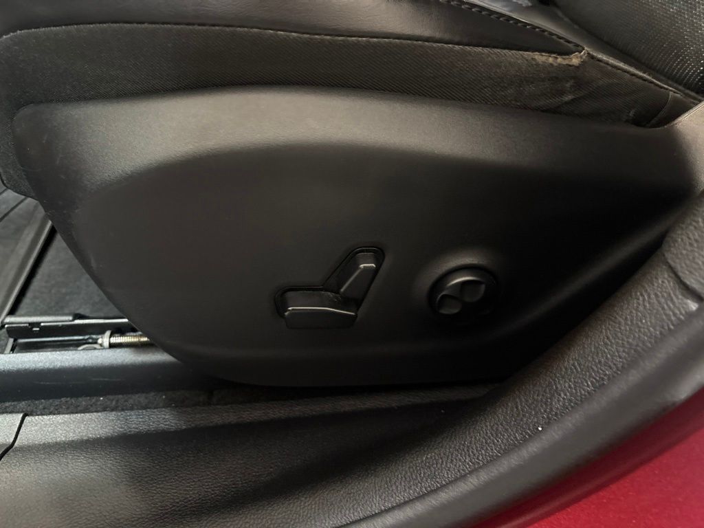 Thumbnail: 2019 Jeep Cherokee - 26
