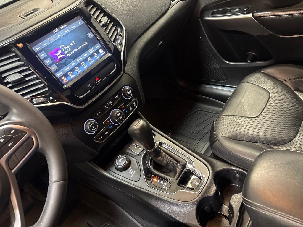 Thumbnail: 2019 Jeep Cherokee - 14
