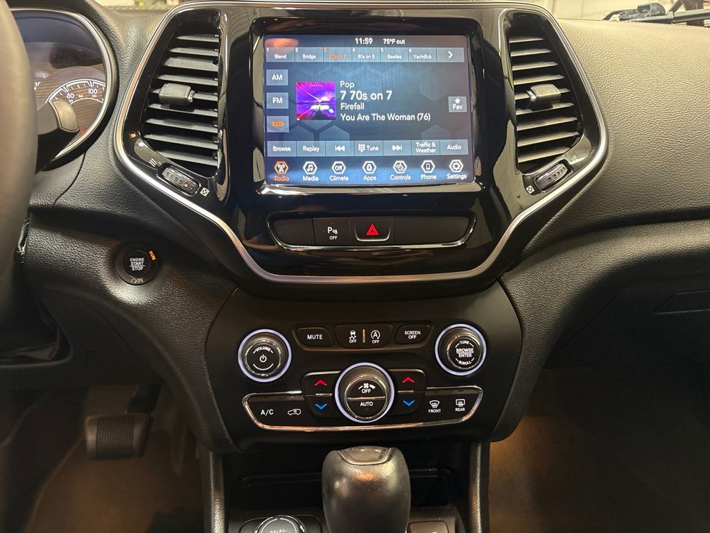 Thumbnail: 2019 Jeep Cherokee - 13