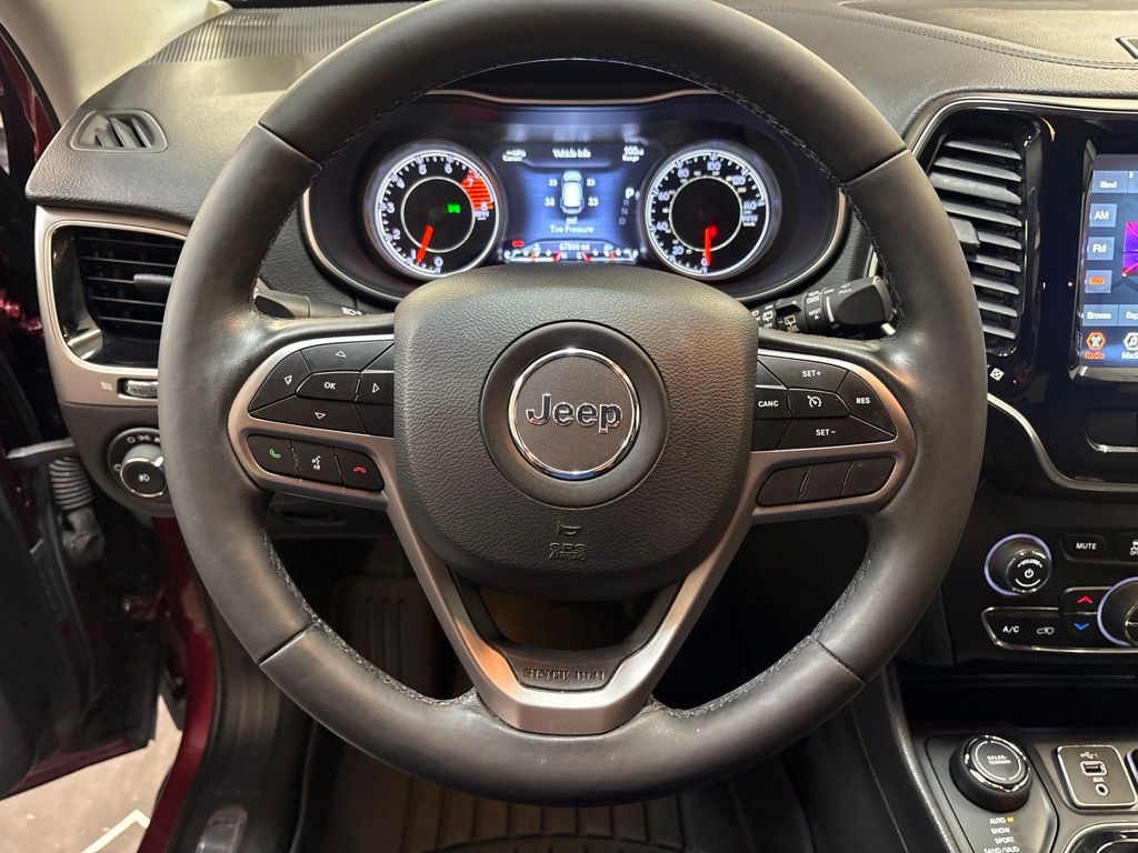 Thumbnail: 2019 Jeep Cherokee - 7