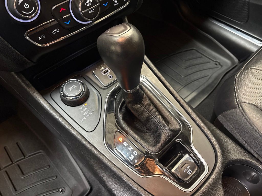 Thumbnail: 2019 Jeep Cherokee - 29